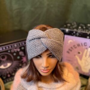 “Gray All Day” Hand-Knit Twisted Ear Warmer – Classic Color, Cozy Vibes